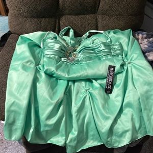 Light green beautiful prom dress